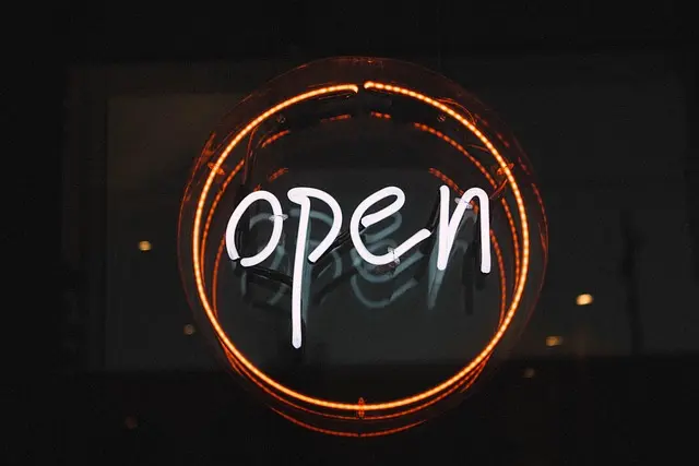 Comment repérer les bonnes affaires dans une boutique express