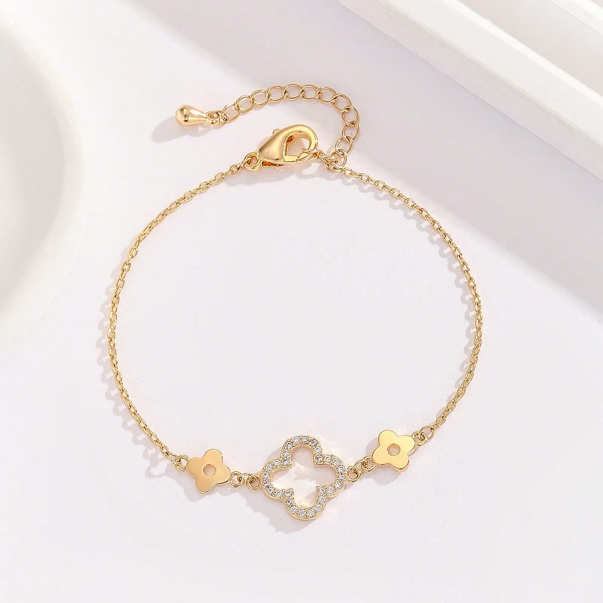 Bracelets de trèfle frais très populaires, bracelets incrustés de cuivre et zircone cubique, nécessités quotidiennes, mariages, fêtes,